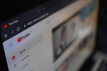 Opacité de la gestion des publicités sur les plateformes de streaming • La fondation Mozilla a mené une enquête intéressante à propos des publicités politiques sur les plateformes de diffusion de streaming vidéo. kon karampelas peLs78VbU50 unsplash web 360x240 1